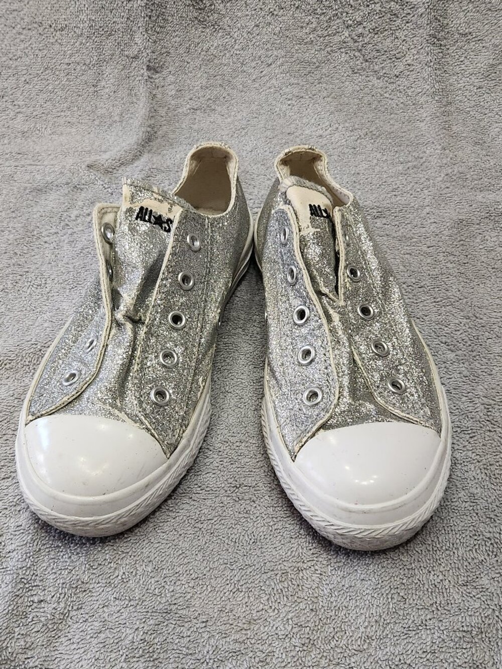 ✨ Converse Chuck Taylor All Star Silver Glitter Slip-On Low Tops | Youth 1.5 💖